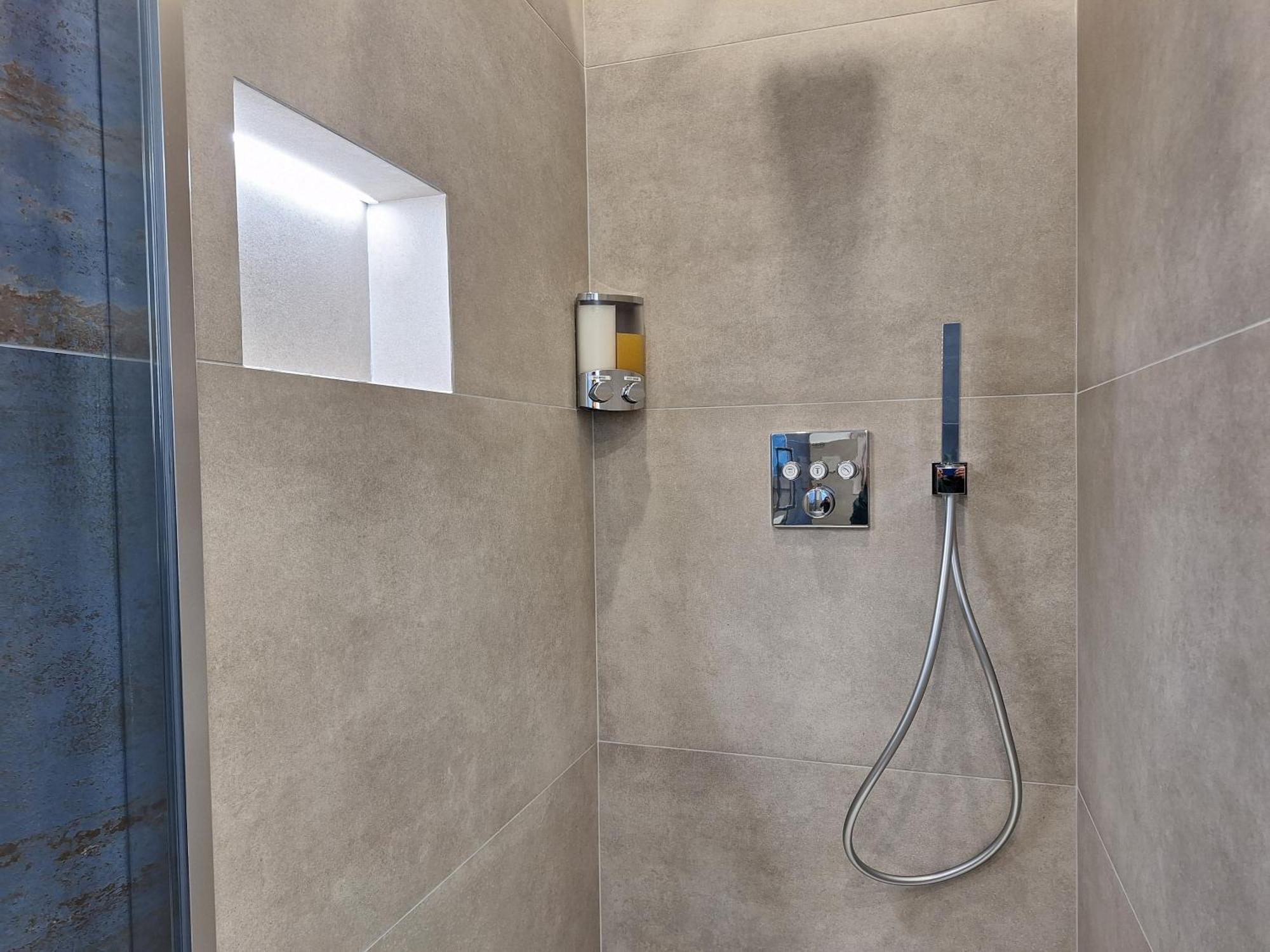 Quinta Stella Apartment Tirano Luaran gambar